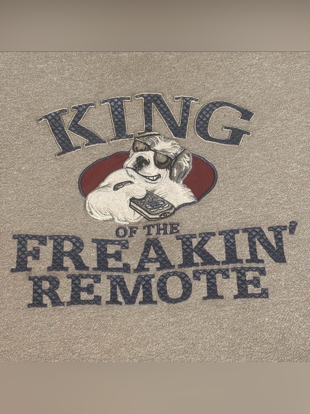 Vintage Big Dogs Embroidered Sweatshirt XL Distressed King of the Freakin Remote - Picture 3 of 4